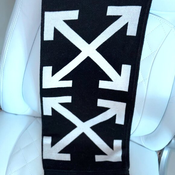 Off-White Logo Jacquard Fringe Scarf – Black/White/Orange – Unisex - Picture 2 of 5